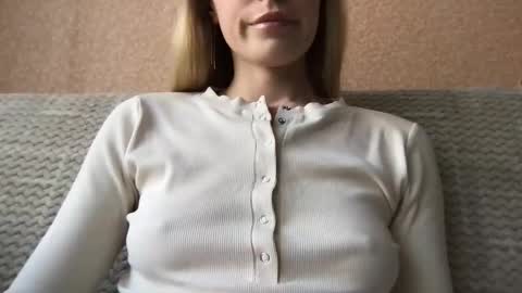 Snapshot of honeynymph chatting on February 13, 12:00 pm honeynymph online show from February 13, 12:00 pm