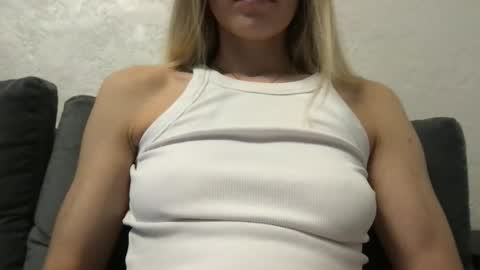 Snapshot of honeynymph chatting on September 11, 4:02 am honeynymph online show from September 11, 4:02 am
