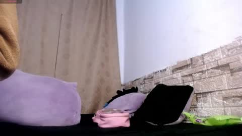 honeypussy3021 online show from April 12, 8:50 am