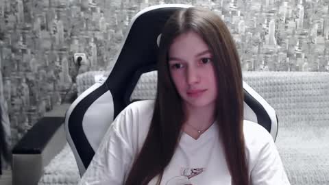 Nancy online show from December 5, 1:28 pm
