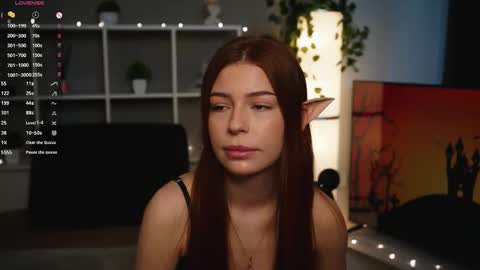 honneybunneey online show from October 31, 7:23 am