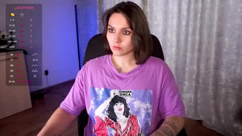 Snapshot of hoot_owl_cb chatting on October 19, 4:03 am Karina online show from October 19, 4:03 am