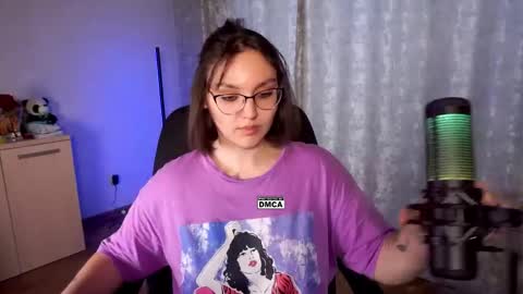 Snapshot of hoot_owl_cb chatting on October 22, 3:00 am Karina online show from October 22, 3:00 am