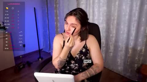 Snapshot of hoot_owl_cb chatting on October 27, 4:19 am Karina online show from October 27, 4:19 am