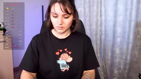 Snapshot of hoot_owl_cb chatting on September 22, 4:00 am Karina online show from September 22, 4:00 am