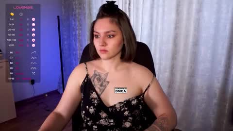 Snapshot of hoot_owl_cb chatting on October 9, 12:04 am Karina online show from October 9, 12:04 am