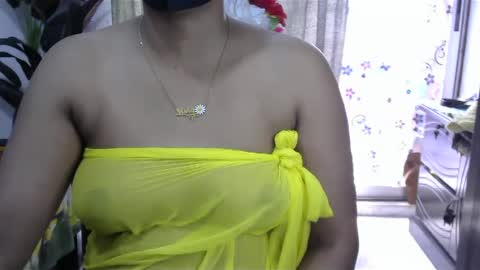 Snapshot of horneydesibaby chatting on February 25, 5:19 am horneydesibaby online show from February 25, 5:19 am