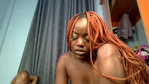 horny_lunah online show from April 10, 8:20 am