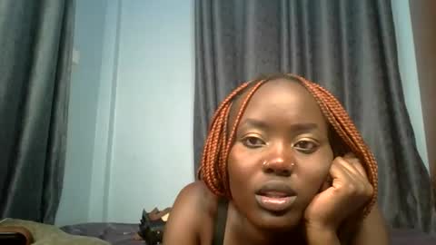 horny_lunah online show from April 17, 9:50 pm