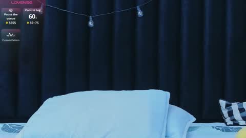 Khloe  online show from October 3, 5:40 pm