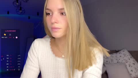 Snapshot of hornybunnyss chatting on February 5, 2:37 pm Sonya online show from February 5, 2:37 pm
