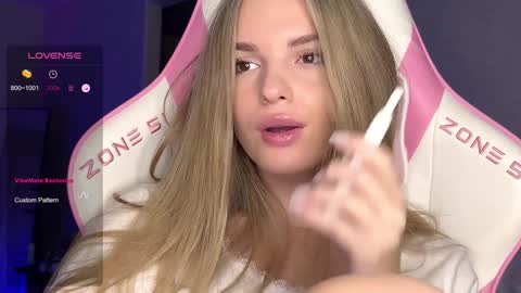 Snapshot of hornybunnyss chatting on December 7, 12:56 pm Sonya online show from December 7, 12:56 pm