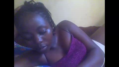 hornygal001 online show from December 7, 1:29 pm