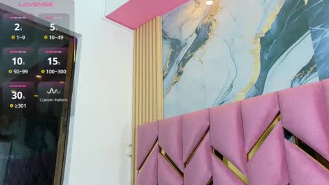 Snapshot of hornyhousekeeper_ chatting on October 9, 12:53 pm Valentina  online show from October 9, 12:53 pm