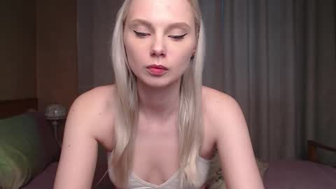 Snapshot of hornylland chatting on October 4, 12:11 pm Nikki online show from October 4, 12:11 pm