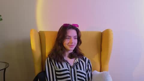 Mia online show from October 2, 7:57 am