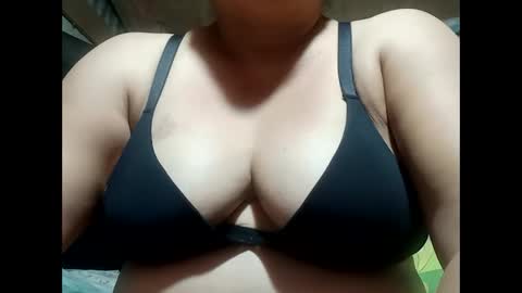 Snapshot of hot_boobs21 chatting on February 1, 11:10 am hot_boobs21 online show from February 1, 11:10 am