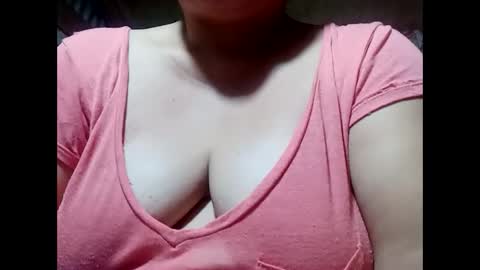 Snapshot of hot_boobs21 chatting on January 5, 11:37 am hot_boobs21 online show from January 5, 11:37 am