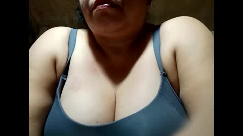 Snapshot of hot_boobs21 chatting on February 12, 11:51 am hot_boobs21 online show from February 12, 11:51 am
