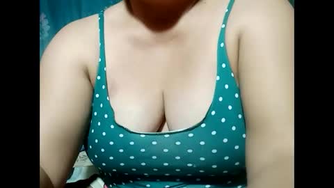 Snapshot of hot_boobs21 chatting on February 9, 11:36 am hot_boobs21 online show from February 9, 11:36 am