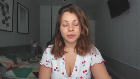 Snapshot of hot_chill__ chatting on February 21, 11:44 am LiluCaroline online show from February 21, 11:44 am