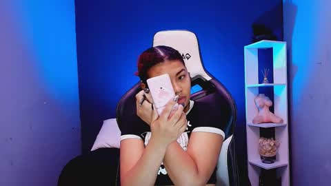 Snapshot of hot_chocolate_4u chatting on October 27, 12:22 pm hot chocolate 4u online show from October 27, 12:22 pm