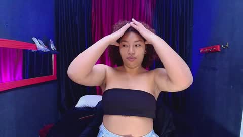 Snapshot of hot_chocolate_4u chatting on December 7, 12:13 pm hot chocolate 4u online show from December 7, 12:13 pm