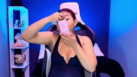 Snapshot of hot_chocolate_4u chatting on September 25, 12:37 pm hot chocolate 4u online show from September 25, 12:37 pm