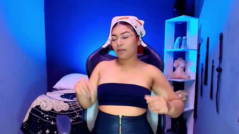 Snapshot of hot_chocolate_4u chatting on September 10, 1:44 pm hot chocolate 4u online show from September 10, 1:44 pm