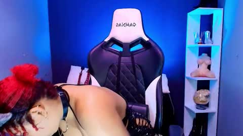 Snapshot of hot_chocolate_4u chatting on October 1, 2:22 pm hot chocolate 4u online show from October 1, 2:22 pm