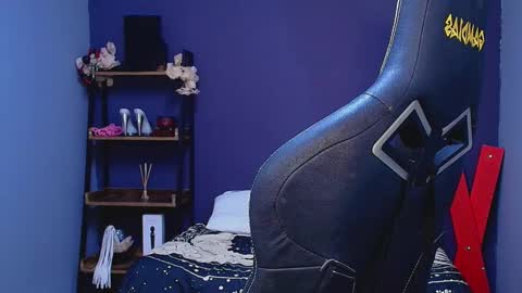 Snapshot of hot_chocolate_4u chatting on March 11, 11:33 am hot chocolate 4u online show from March 11, 11:33 am