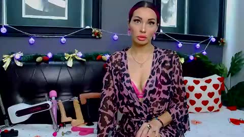 Snapshot of hot_darina chatting on December 30, 2:53 am Darina online show from December 30, 2:53 am