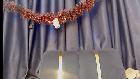 Vivian  online show from October 27, 8:43 am