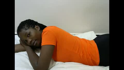 Snapshot of hot_lonnah chatting on January 18, 5:52 am LONNAH online show from January 18, 5:52 am