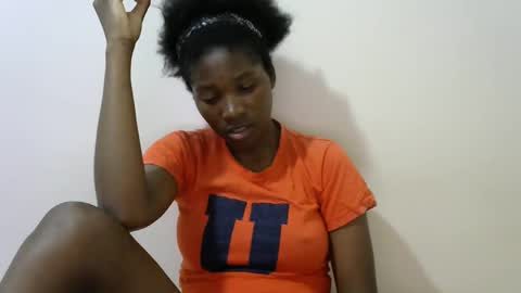 Snapshot of hot_lonnah chatting on February 1, 9:08 pm LONNAH online show from February 1, 9:08 pm