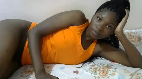 Snapshot of hot_lonnah chatting on February 6, 5:57 am LONNAH online show from February 6, 5:57 am