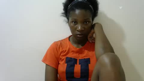 Snapshot of hot_lonnah chatting on March 5, 2:46 am LONNAH online show from March 5, 2:46 am