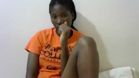 Snapshot of hot_lonnah chatting on January 29, 6:12 am LONNAH online show from January 29, 6:12 am