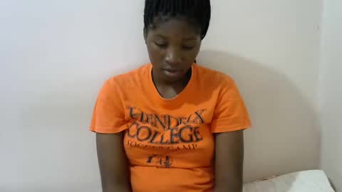 Snapshot of hot_lonnah chatting on February 25, 5:08 am LONNAH online show from February 25, 5:08 am