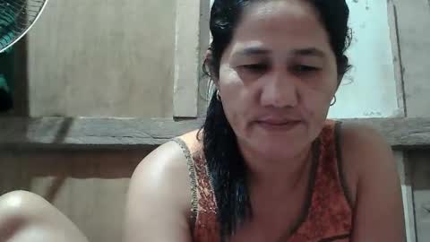 Snapshot of hot_mama09 chatting on February 12, 11:07 am hotmama online show from February 12, 11:07 am