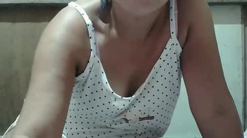 Snapshot of hot_mama09 chatting on January 24, 9:17 am hotmama online show from January 24, 9:17 am