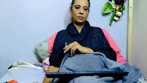 hot queen online show from June 12, 5:15 am