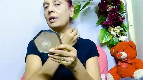 hot queen online show from June 24, 3:00 pm