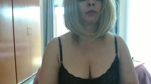 sexy curve milf online show from September 28, 3:39 pm