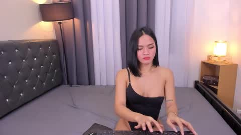 Snapshot of hotasianbeatrixx chatting on September 24, 9:41 am Bea online show from September 24, 9:41 am