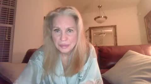 hotblondemilf1962 online show from January 18, 10:17 am