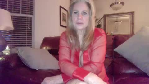 hotblondemilf1962 online show from January 11, 4:38 am
