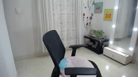 SECRET ROOM shhhhhh  make me very happy link AMAZON online show from December 17, 9:16 pm