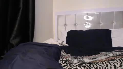 Hotcurvykeisha online show from December 14, 5:47 pm