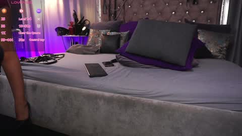 Snapshot of hotdesy_ chatting on December 8, 3:21 am Mistress online show from December 8, 3:21 am